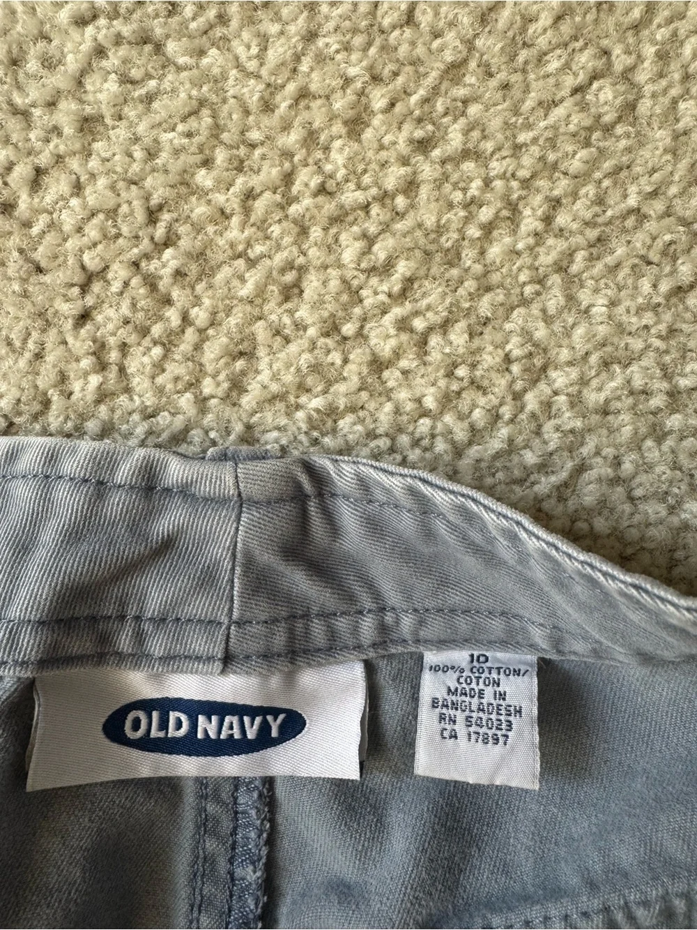 Old Navy Light Gray Women's Casual Bermuda Shorts